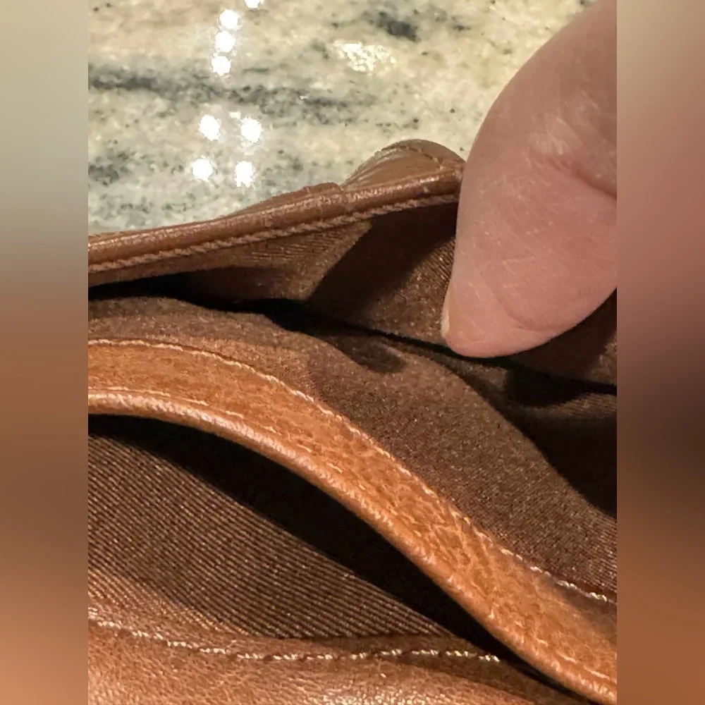 Fossil Women's Brown leather Wallet no stains or scratches